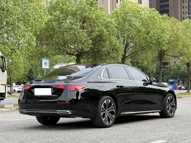 Mercedes-Benz E-Class — Фото автомобиля 4