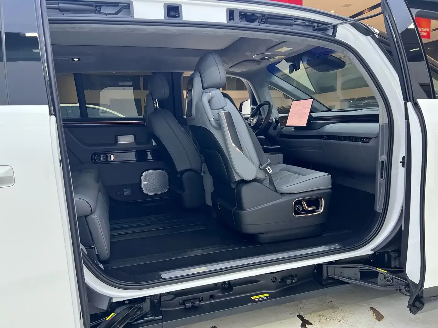 ZEEKR Zeekr MIX 2025 Smart Driving Edition — Фото автомобиля 26