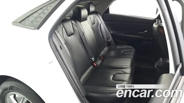 Hyundai AVANTE Новый Avante (CN7) — Фото автомобиля 12