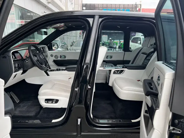Rolls-Royce Cullinan — Фото автомобиля 6