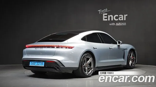 Porsche Taycan — Фото автомобиля 2