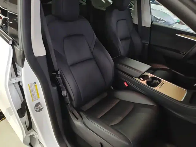 Tesla Model Y — Фото автомобиля 24