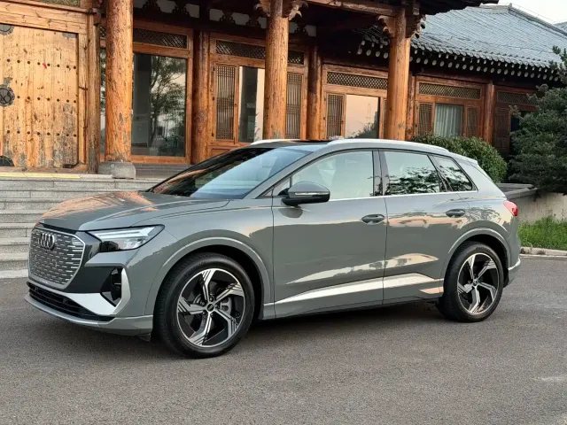 Фотография автомобиля — Audi Q4 e-tron