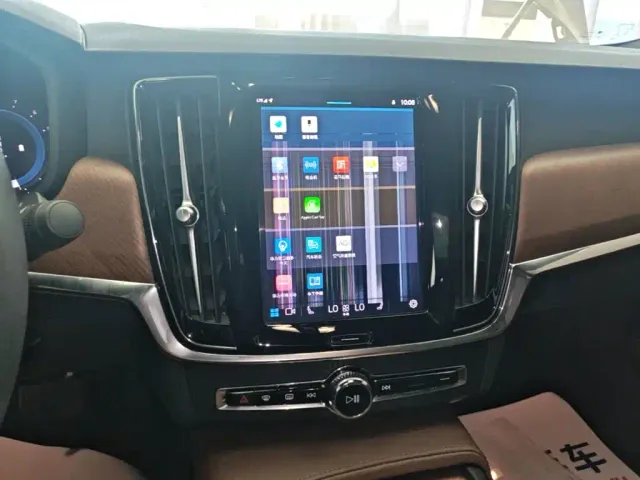 Volvo S90 — Фото автомобиля 12
