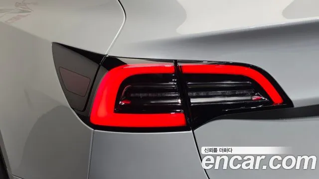 Tesla Model 3 — Фото автомобиля 22