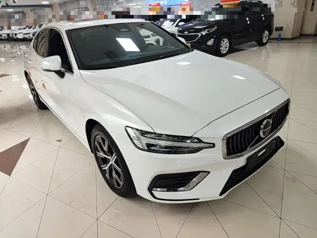 Volvo S60 — Фото автомобиля 3