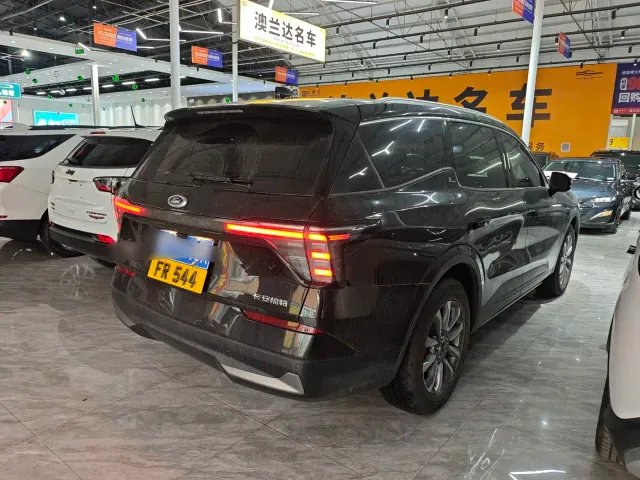 Ford Edge — Фото автомобиля 5