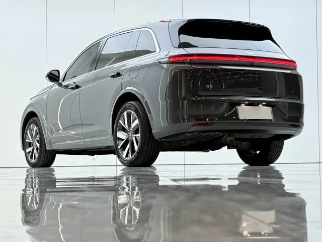 Li Auto L7 — Фото автомобиля 16