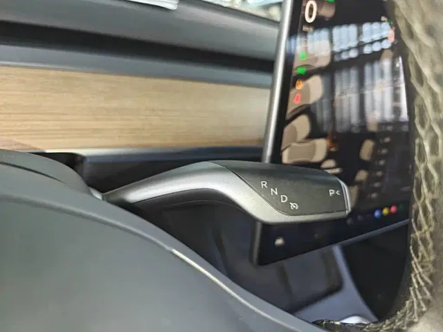 Tesla Model Y — Фото автомобиля 13