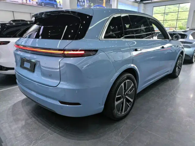 Li Auto L7 — Фото автомобиля 6