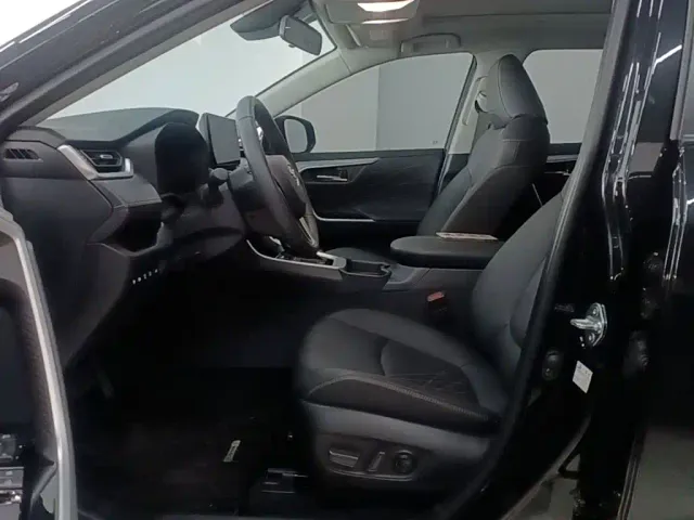 Toyota RAV4 — Фото автомобиля 15