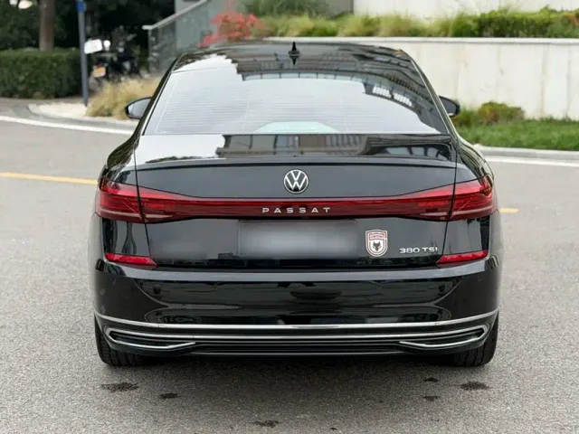 Volkswagen Passat — Фото автомобиля 12