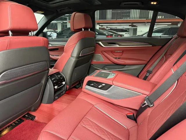 BMW 5 Series — Фото автомобиля 10