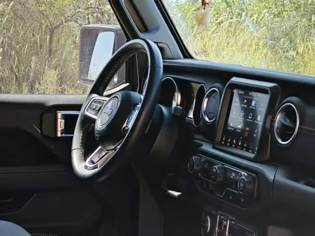 Jeep Wrangler — Фото автомобиля 6