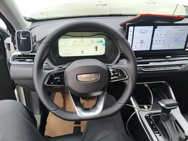 Geely Emgrand — Фото автомобиля 10