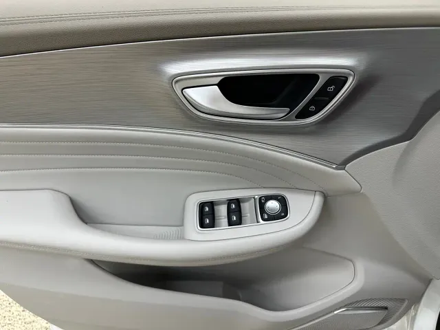 Roewe iMAX8 — Фото автомобиля 12