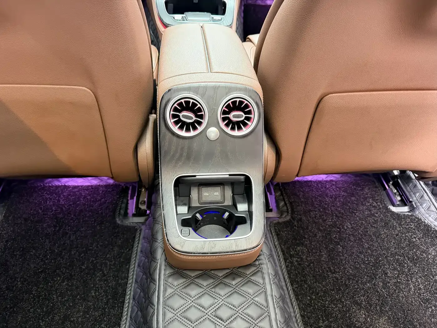 Mercedes-Benz Mercedes-Benz E-Class 2022 Facelift E 260 L Sport — Фото автомобиля 13