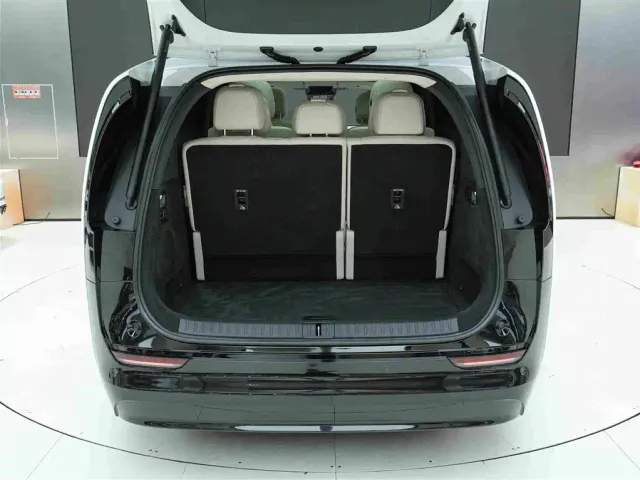 Li Auto MEGA — Фото автомобиля 26