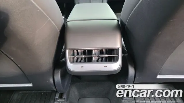 Tesla Model Y — Фото автомобиля 18
