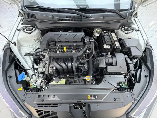 Hyundai Elantra — Фото автомобиля 23