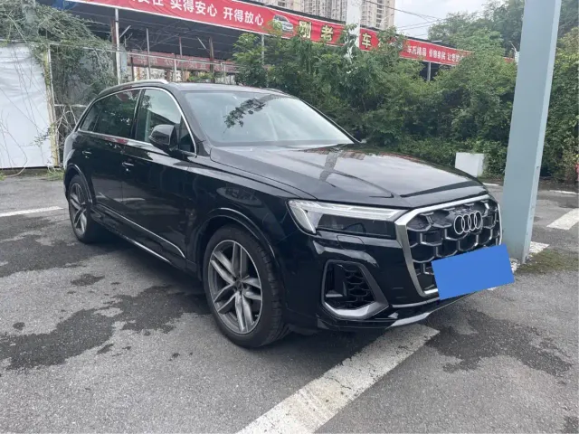 Audi Q7 — Фото автомобиля 3