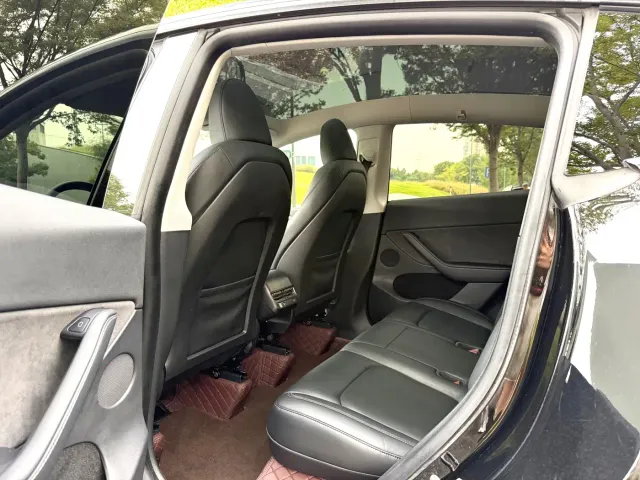 Tesla Model Y — Фото автомобиля 12