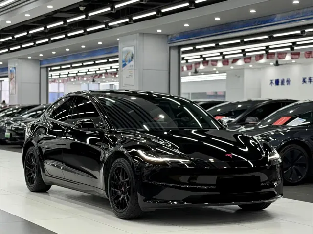 Tesla Model 3 — Фото автомобиля 3