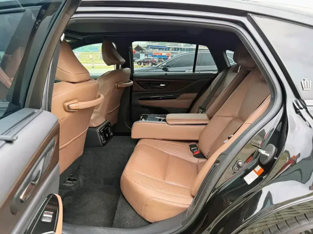 Toyota Crown — Фото автомобиля 14