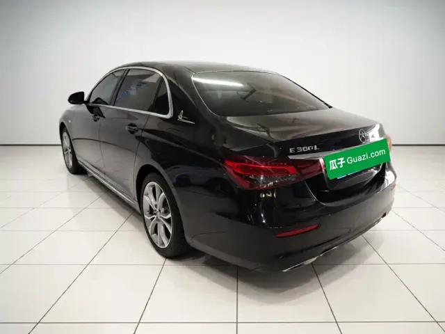Mercedes-Benz E-Class — Фото автомобиля 24
