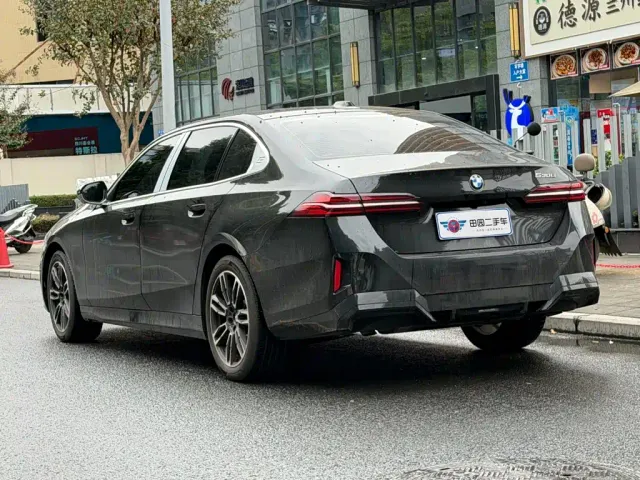BMW 5 Series — Фото автомобиля 4