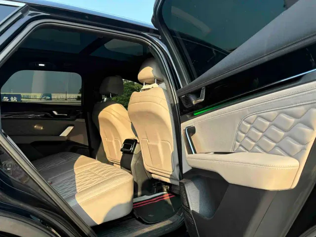 BYD Tang — Фото автомобиля 10