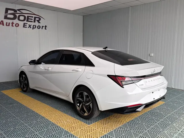 Hyundai Elantra — Фото автомобиля 4