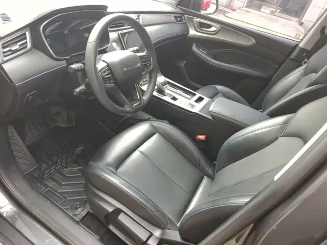 Roewe RX5 — Фото автомобиля 14