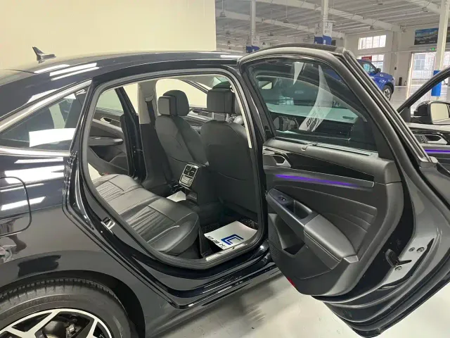 Volkswagen Passat — Фото автомобиля 15