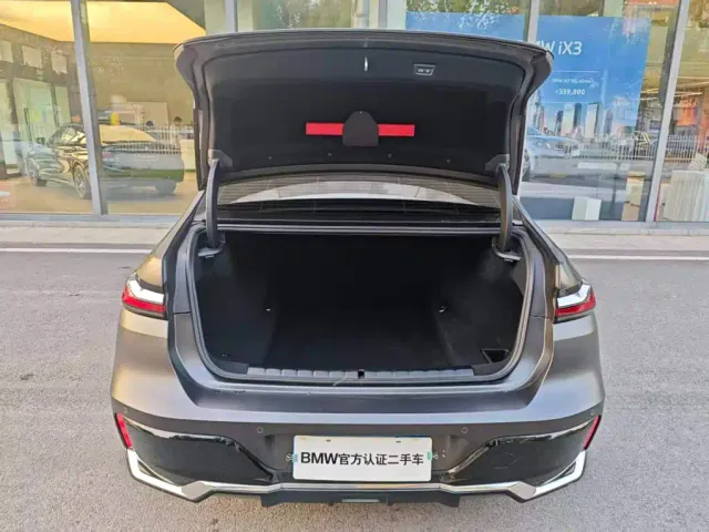 BMW 7 Series — Фото автомобиля 8