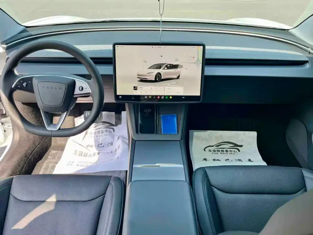 Tesla Model 3 — Фото автомобиля 9