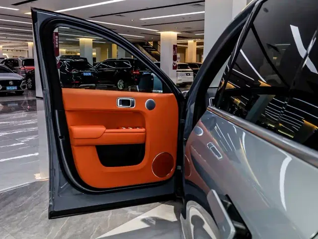 Li Auto L8 — Фото автомобиля 15