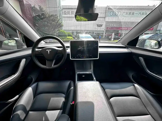 Tesla Model Y — Фото автомобиля 8