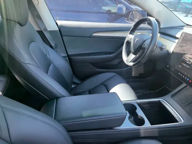 Tesla Model 3 — Фото автомобиля 22