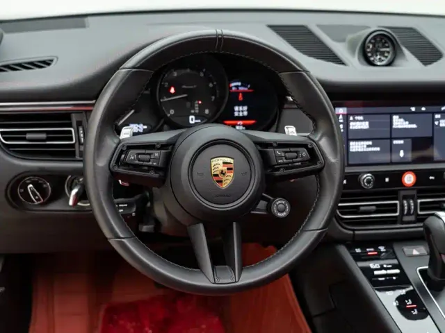 Porsche Macan — Фото автомобиля 12