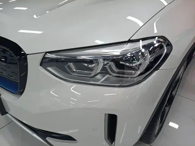 BMW iX3 — Фото автомобиля 23