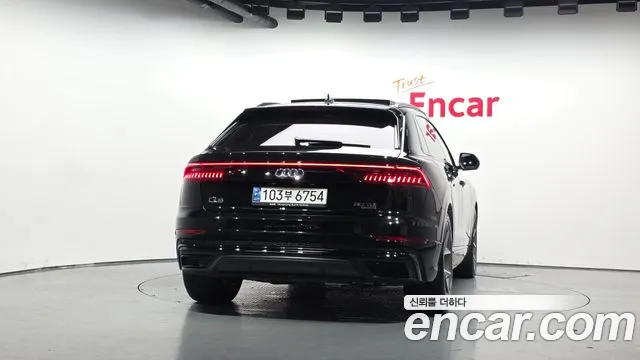 Audi Q8 50 TDI quattro Premium — Фото автомобиля 4