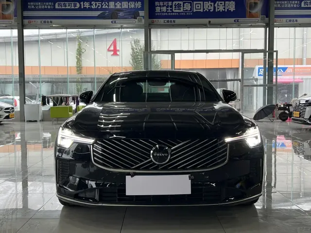 Volvo S90 — Фото автомобиля 2