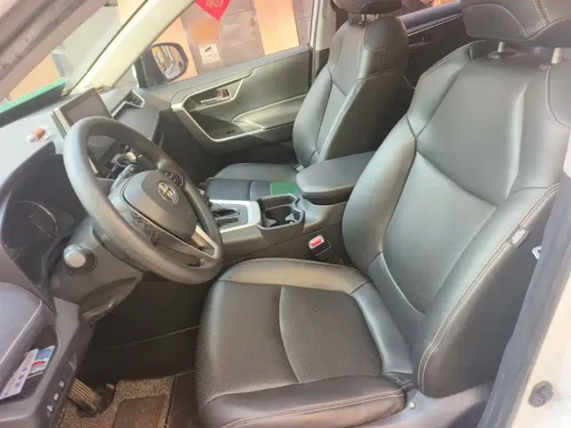 Toyota RAV4 — Фото автомобиля 11