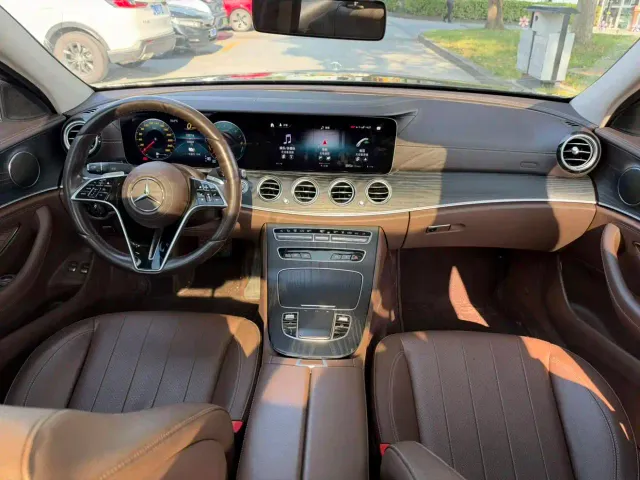 Mercedes-Benz E-Class — Фото автомобиля 17
