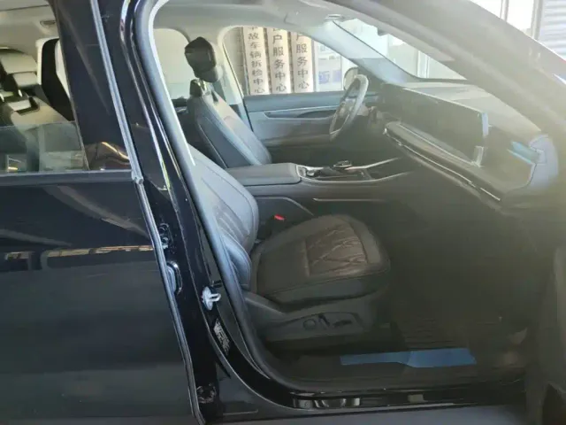 Ford Edge — Фото автомобиля 24