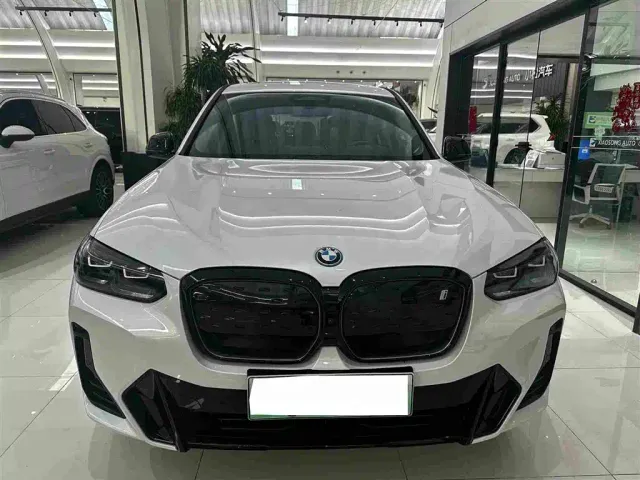 BMW iX3 — Фото автомобиля 2