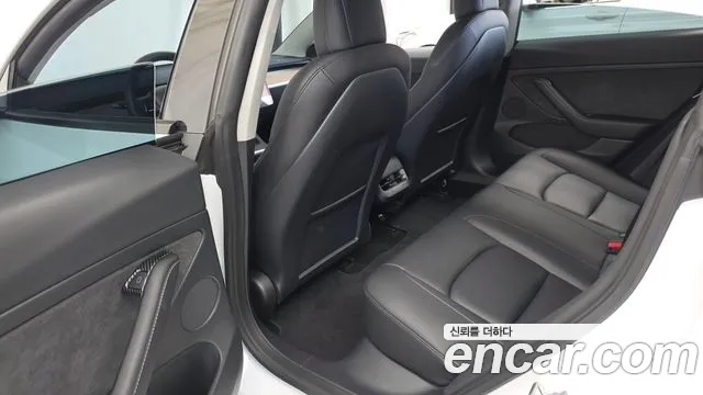Tesla Model 3 — Фото автомобиля 12