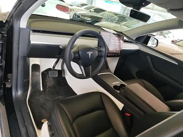 Tesla Model Y — Фото автомобиля 9