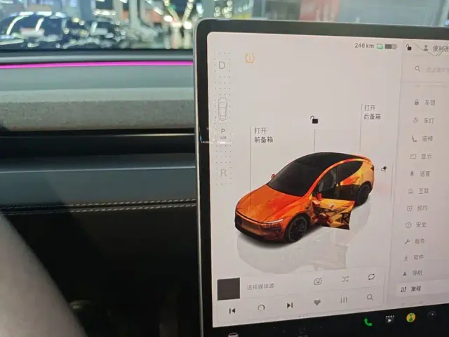 Tesla Model Y — Фото автомобиля 13